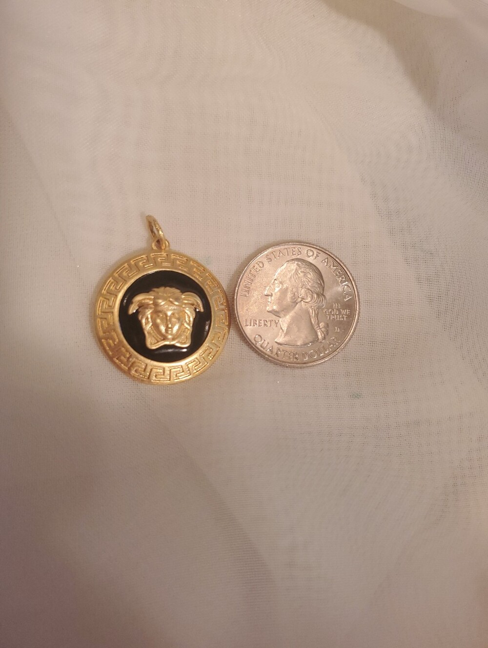 ⚜️GOLD TONE PENDANT/ CHARM NEW - Picture 3 of 5